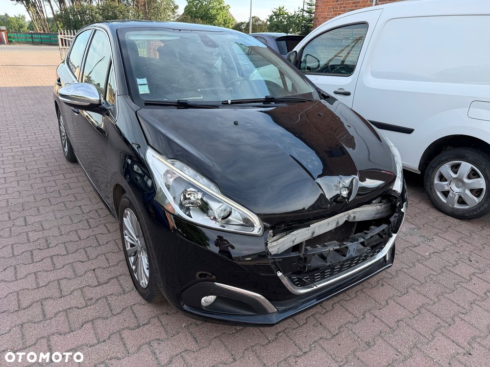 Peugeot 208 - 1