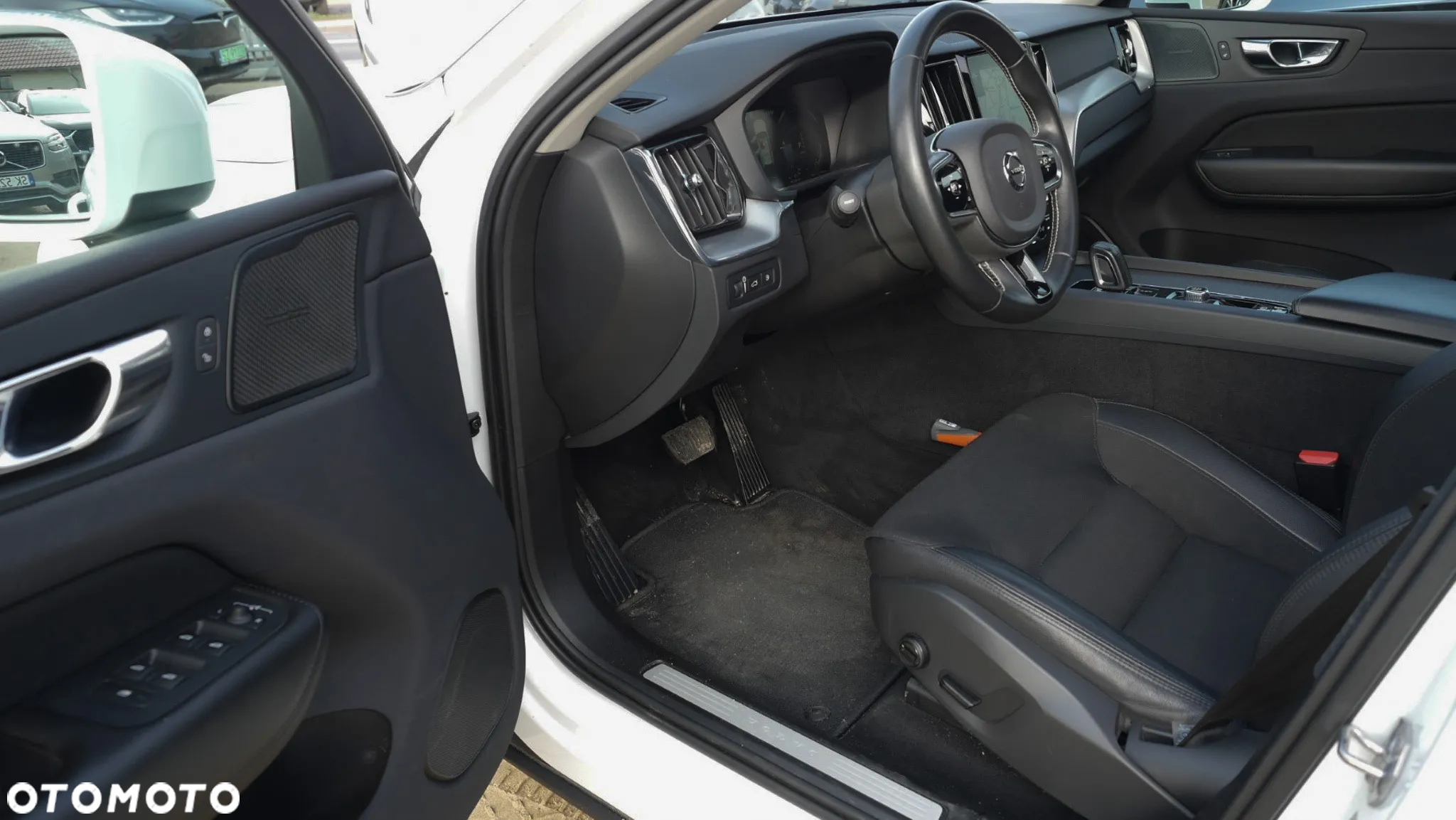 Volvo XC 60 T8 AWD Plug-In Hybrid Momentum Pro - 19