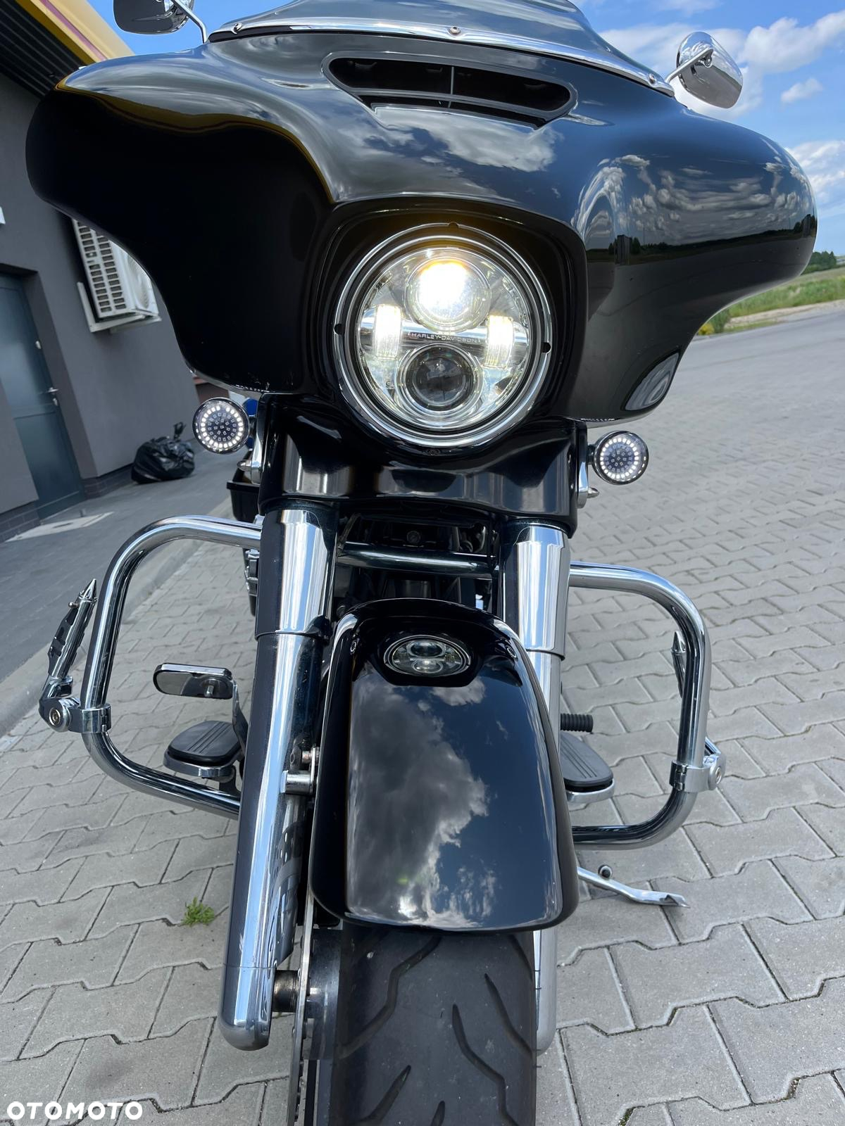 Harley-Davidson Touring Street Glide - 16