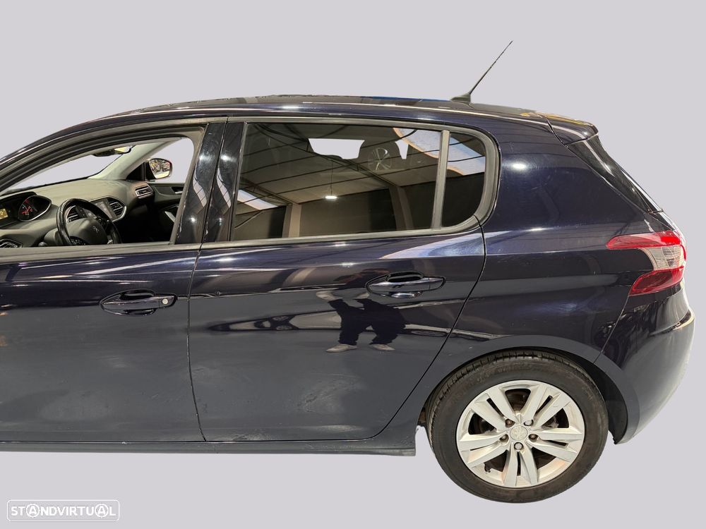 Peugeot 308 - 8
