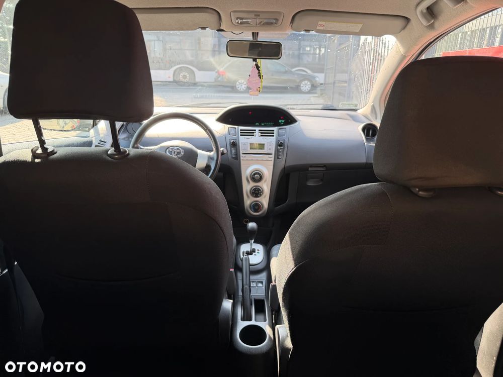 Toyota Yaris 1.3 Sol MM - 8