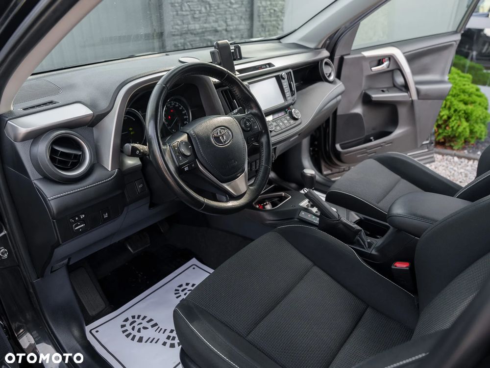 Toyota RAV4 Hybrid Platinum 4x2 - 19