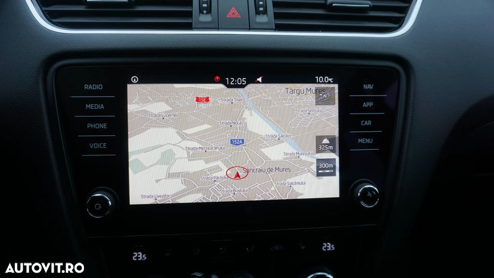 Skoda Octavia Combi 1.6 TDI DSG Premium Edition - 28