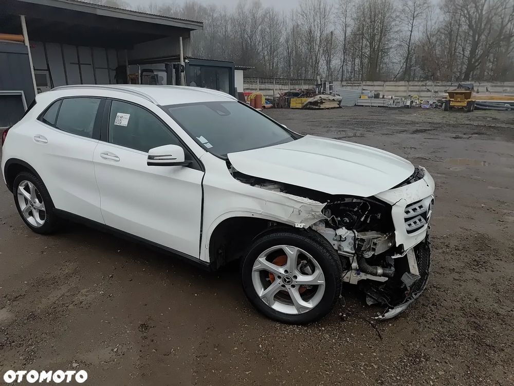 Mercedes-Benz GLA - 5