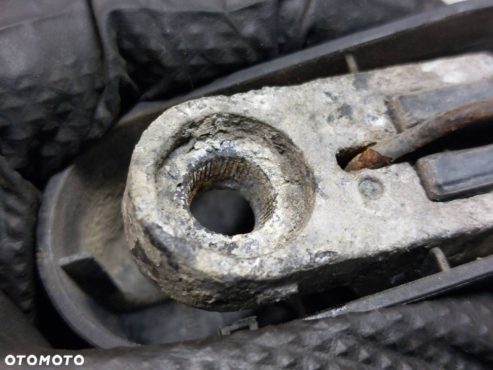 SILNICZEK WYCIERACZKI TYŁ + RAMIĘ HYUNDAI I30 I KOMBI 98700-2L100 - 3