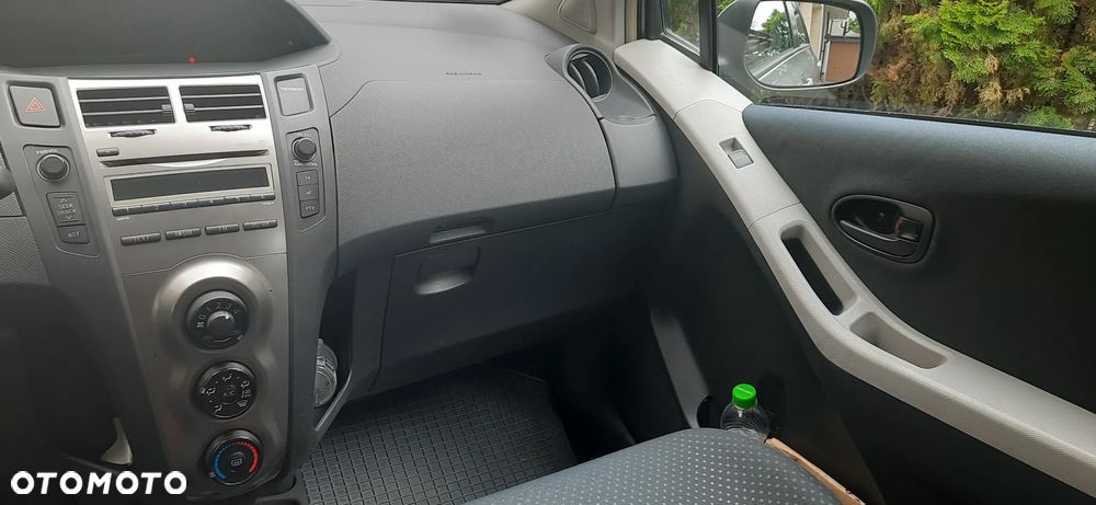 Toyota Yaris 1.33 Prestige - 8