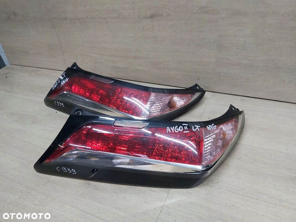 Toyota AYGO II lampa lewy tył UK - 1