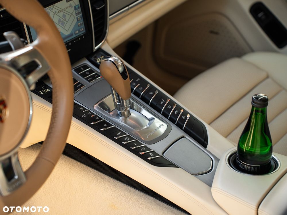 Porsche Panamera GTS PDK - 18