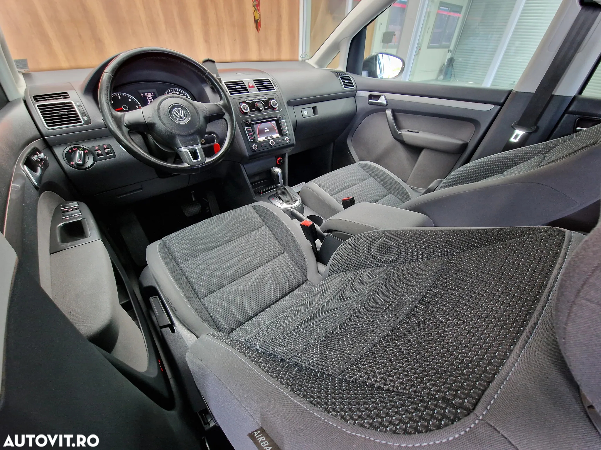 Volkswagen Touran 2.0 TDI DSG Trendline - 14