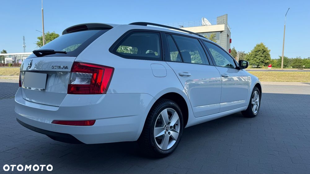 Skoda Octavia 1.6 TDI Ambition DSG - 9