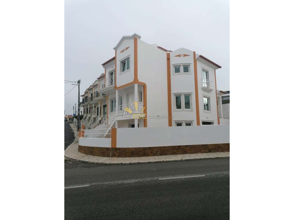 Moradia V3+1 Totalmente Remodelada no Centro da Ericeira e com vist... - Grande imagem: 2/47