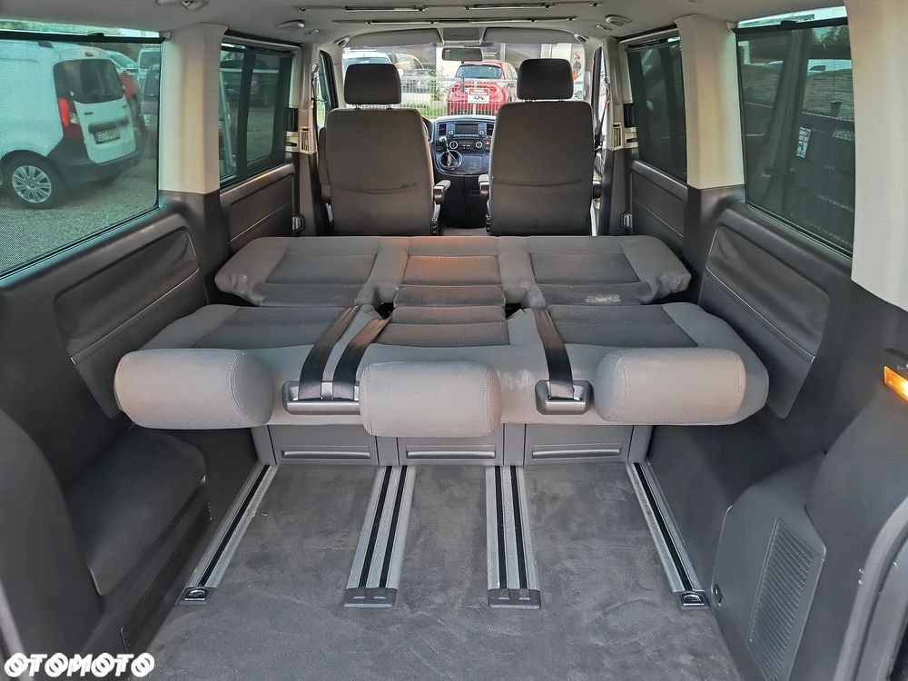 Volkswagen Multivan - 11