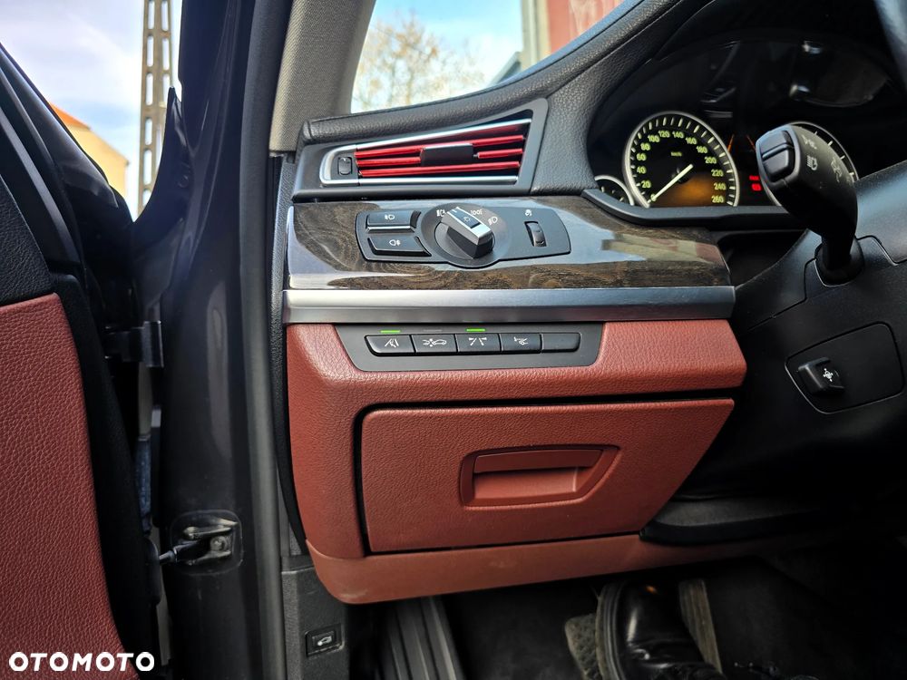 BMW Seria 7 740d xDrive - 25