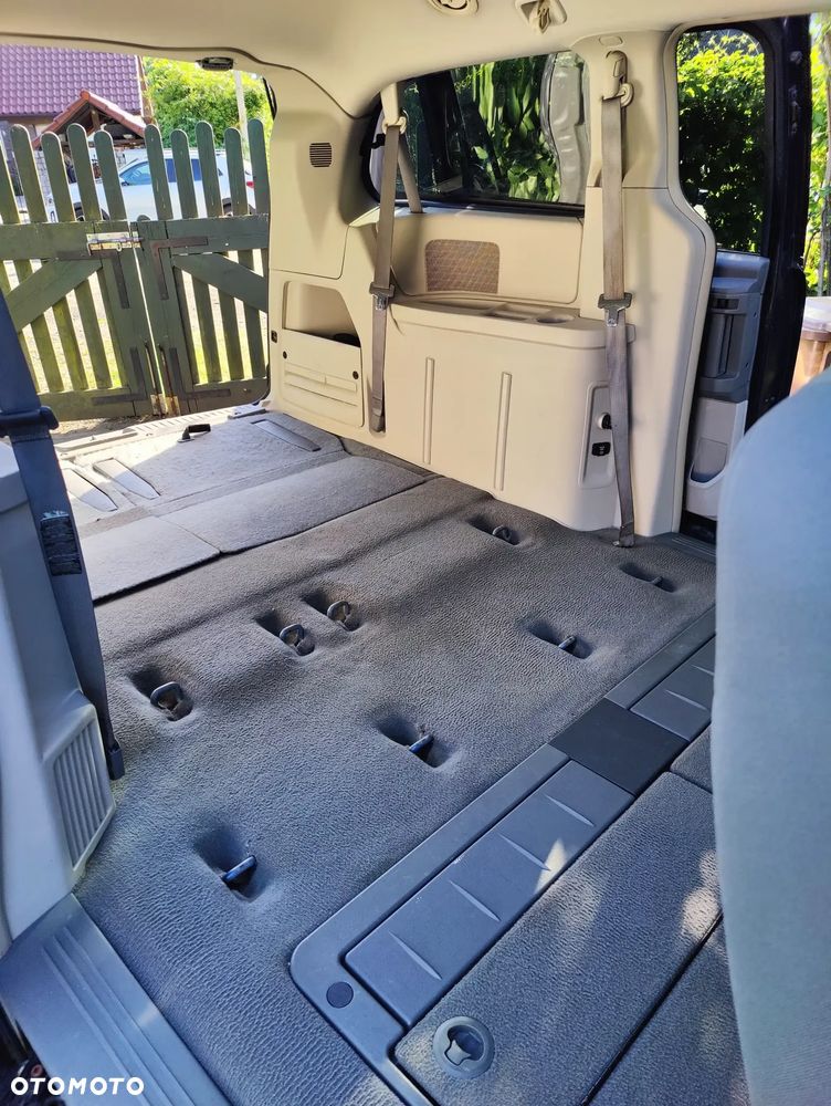 Dodge Grand Caravan - 9