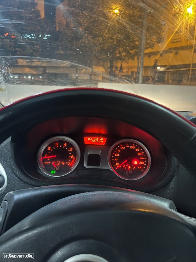 Renault Clio Sport Tourer - 10