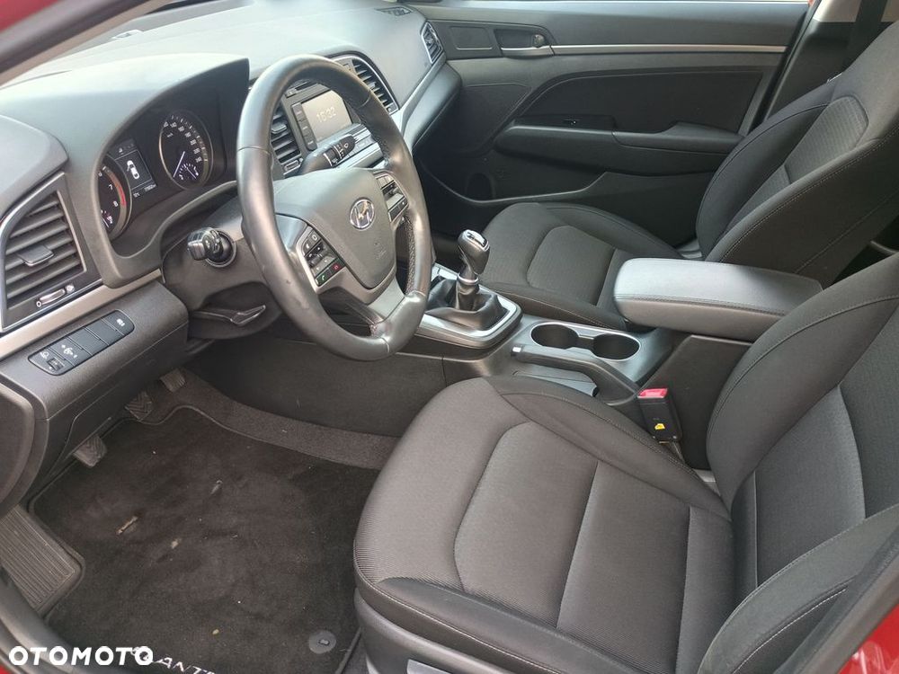 Hyundai Elantra - 12