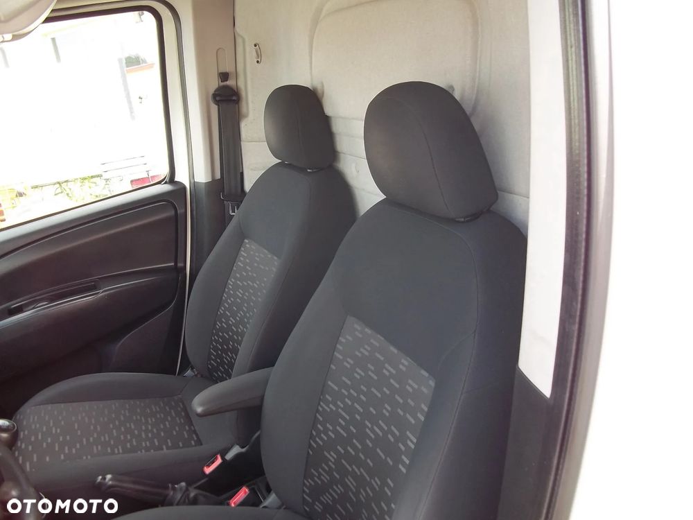 Opel COMBO - 12