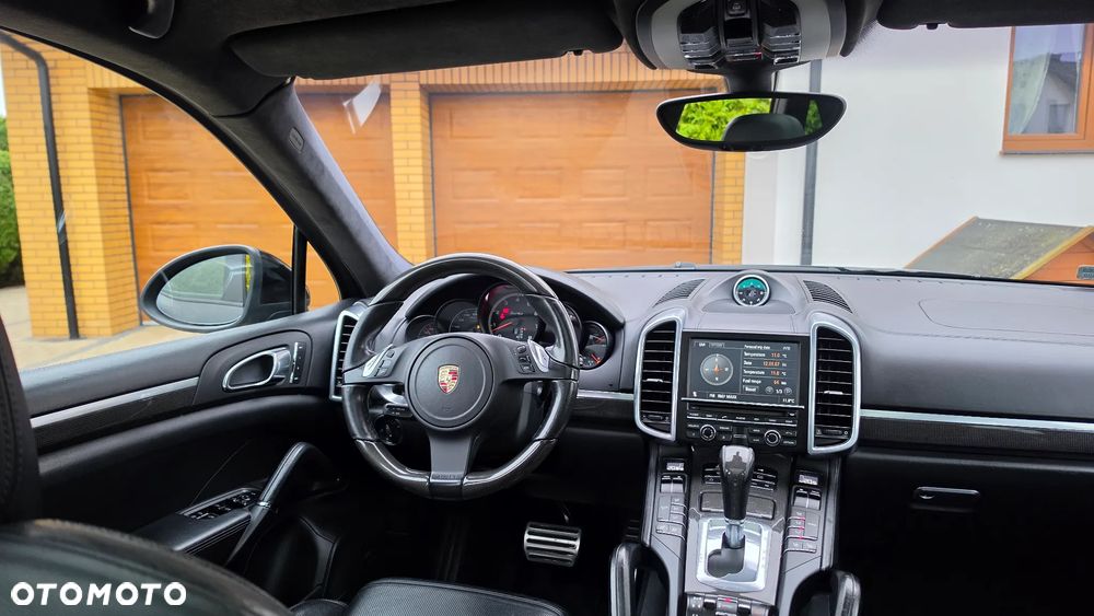 Porsche Cayenne Turbo - 21