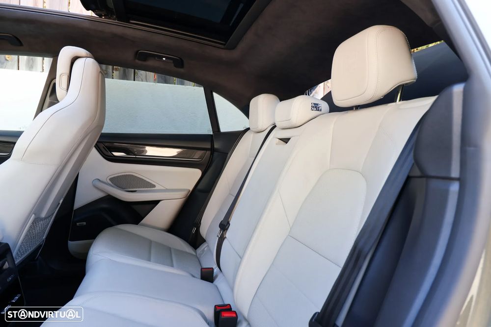 Porsche Macan Electric 4 - 21