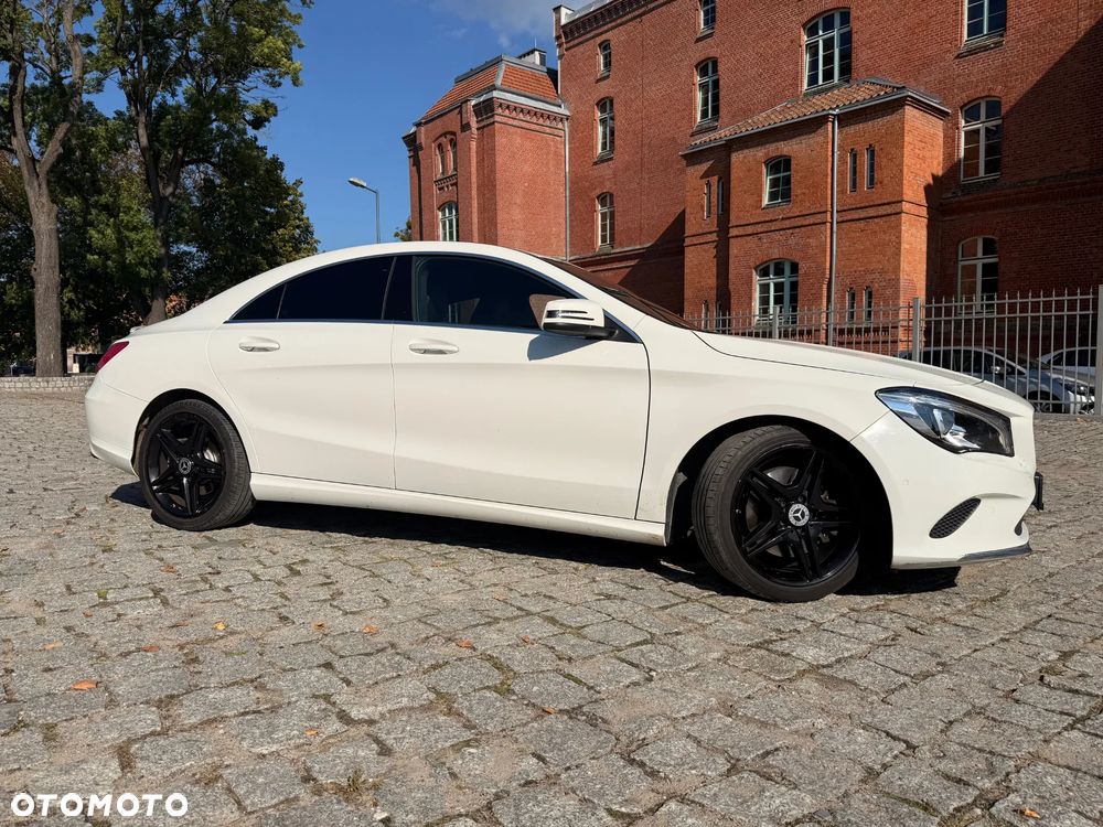 Mercedes-Benz CLA 250 7G-DCT Urban - 3