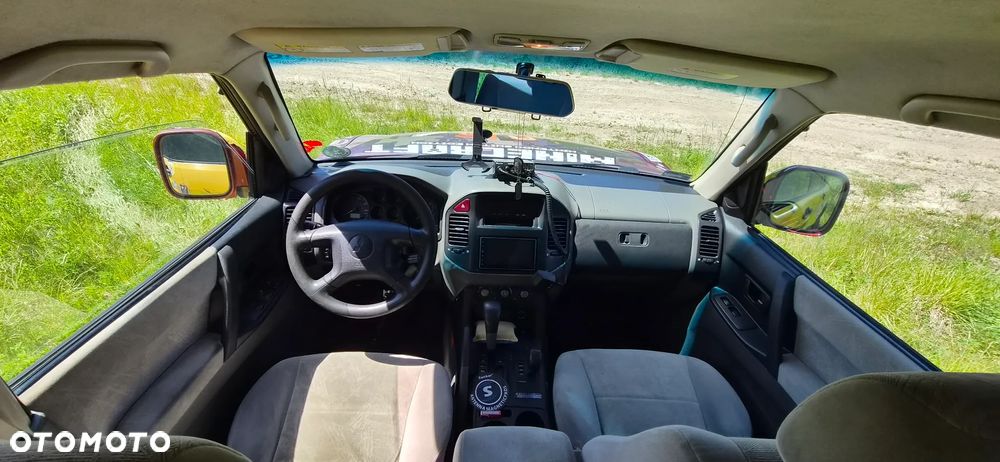 Mitsubishi Montero - 16