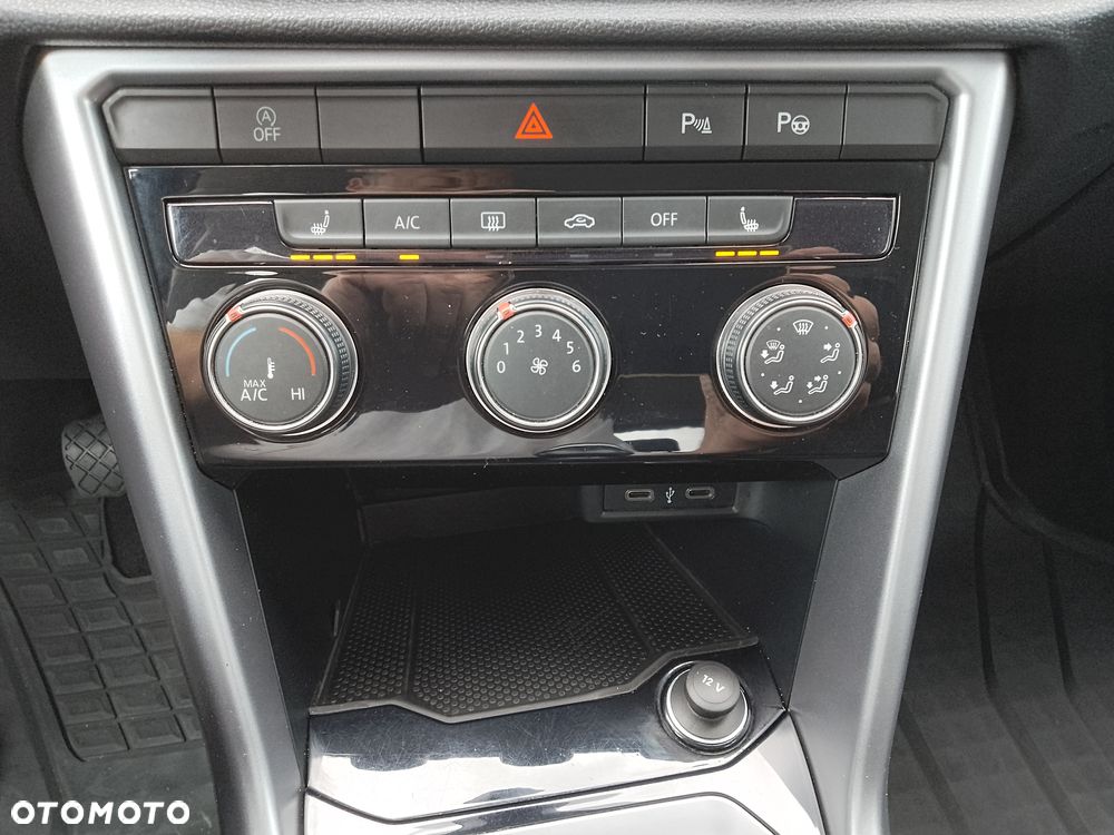 Volkswagen T-Roc 1.5 TSI Life - 23