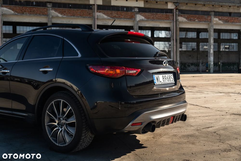 Infiniti QX70 - 18