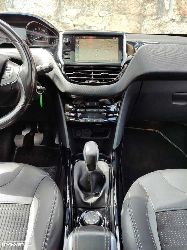 Peugeot 2008 - 11