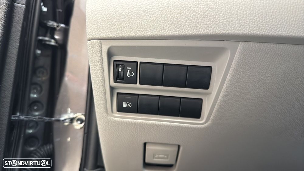 Toyota Yaris 1.5 HDF Luxury - 19