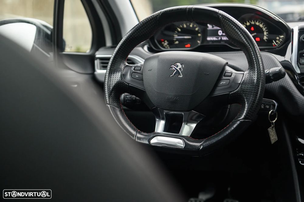 Peugeot 208 1.2 PureTech GT Line - 45