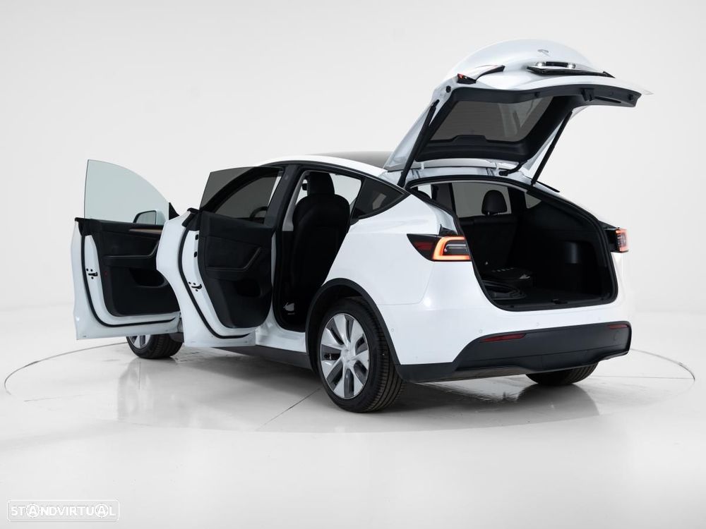 Tesla Model Y Long Range Dual Motor AWD - 6