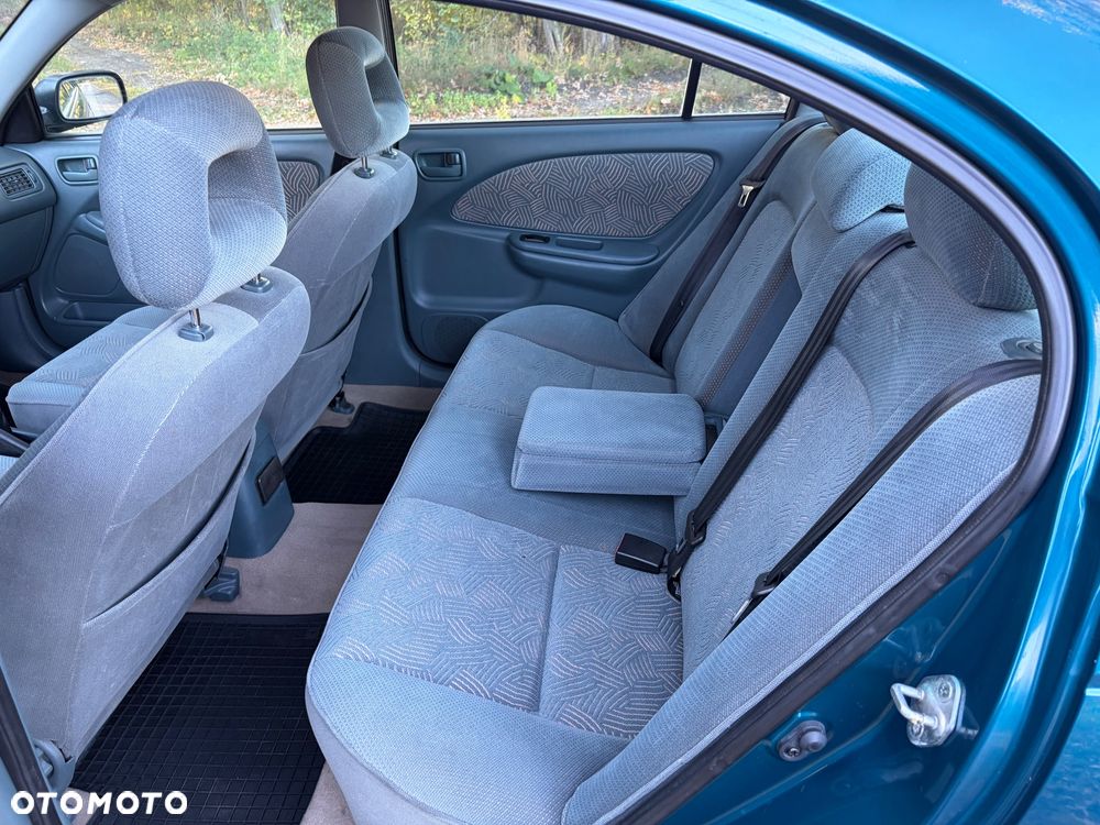 Toyota Avensis 2.0 Sol - 13