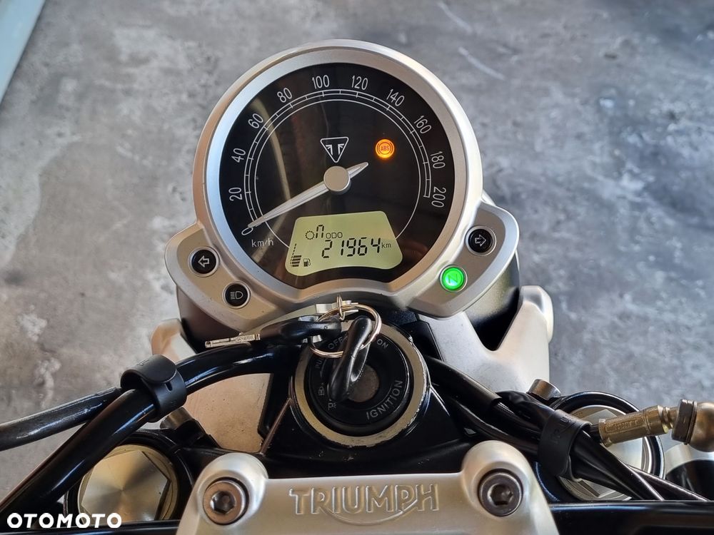 Triumph Street Twin - 5