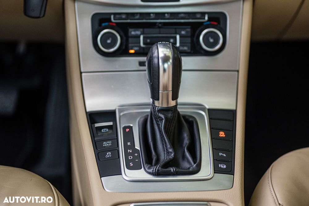Volkswagen Passat - 25