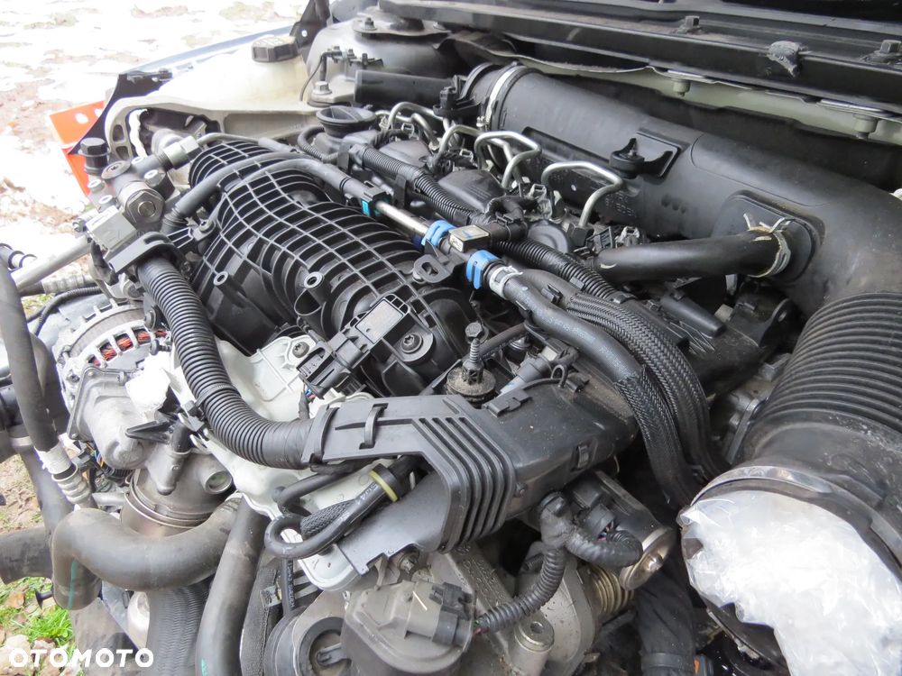VOLVO V40 II 2.0 D2 D4204T8 LAKIER 714-16 NA CZĘŚCI - 24