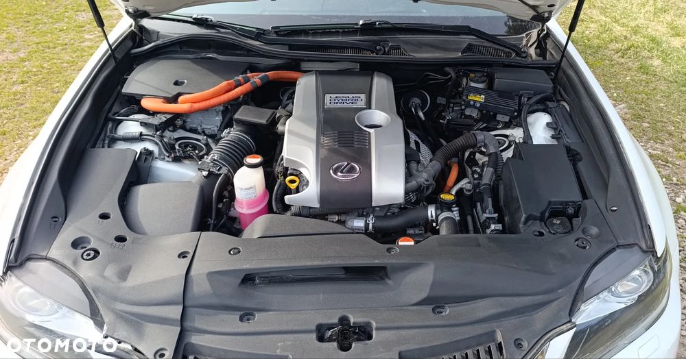 Lexus GS 300h - 10