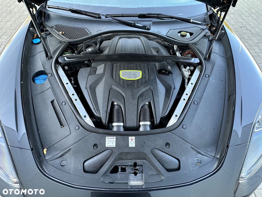 Porsche Panamera 4 E-Hybrid Platinum Edition - 35