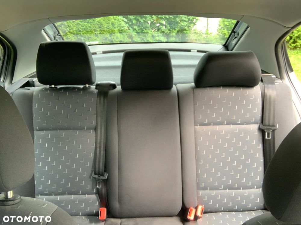 Skoda Octavia 1.6 Tour - 8
