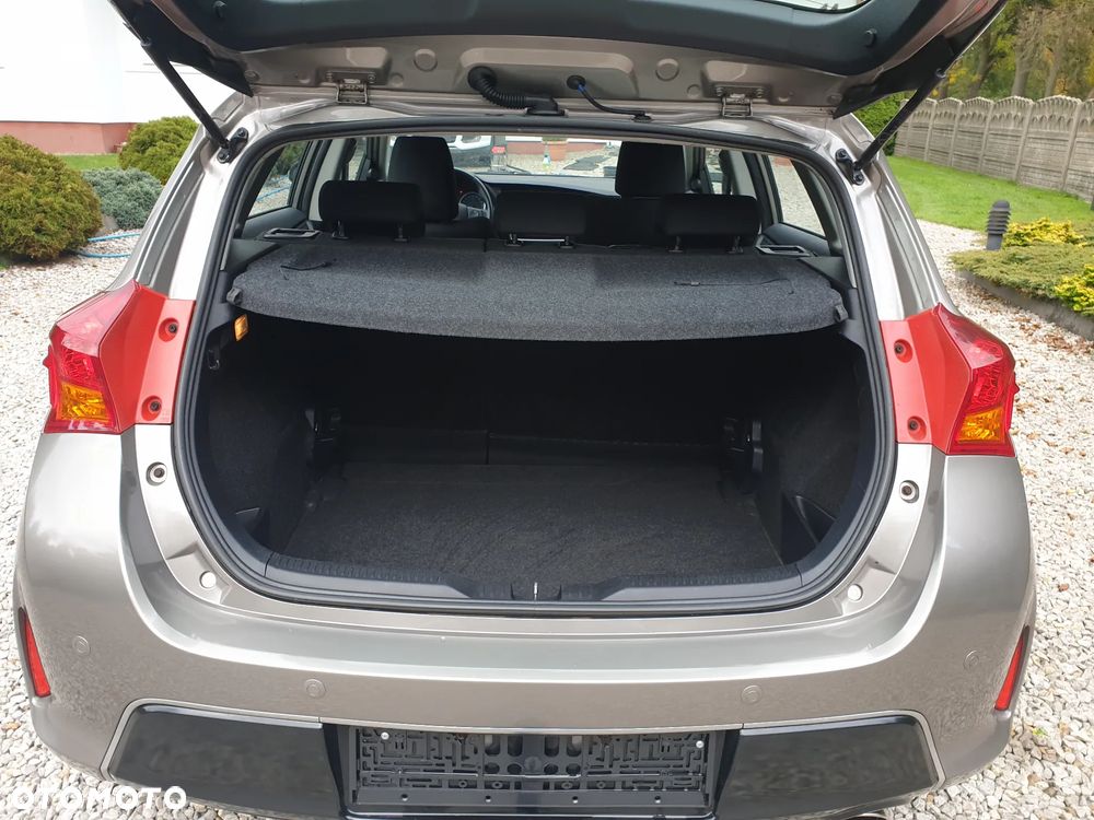 Toyota Auris 1.6 Executive - 9