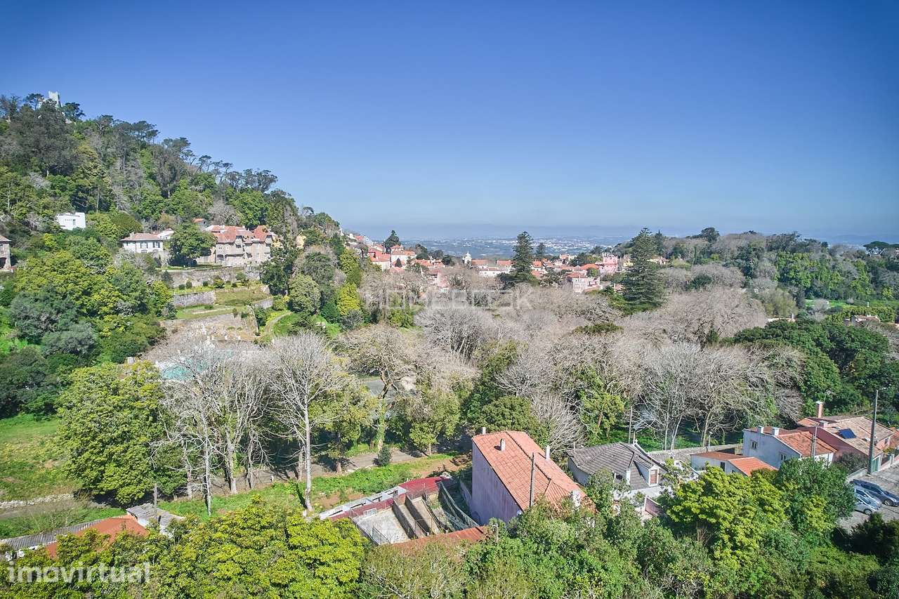 Moradia para recuperação total em São Pedro de Penaferrim - Sintra - Grande imagem: 2/34