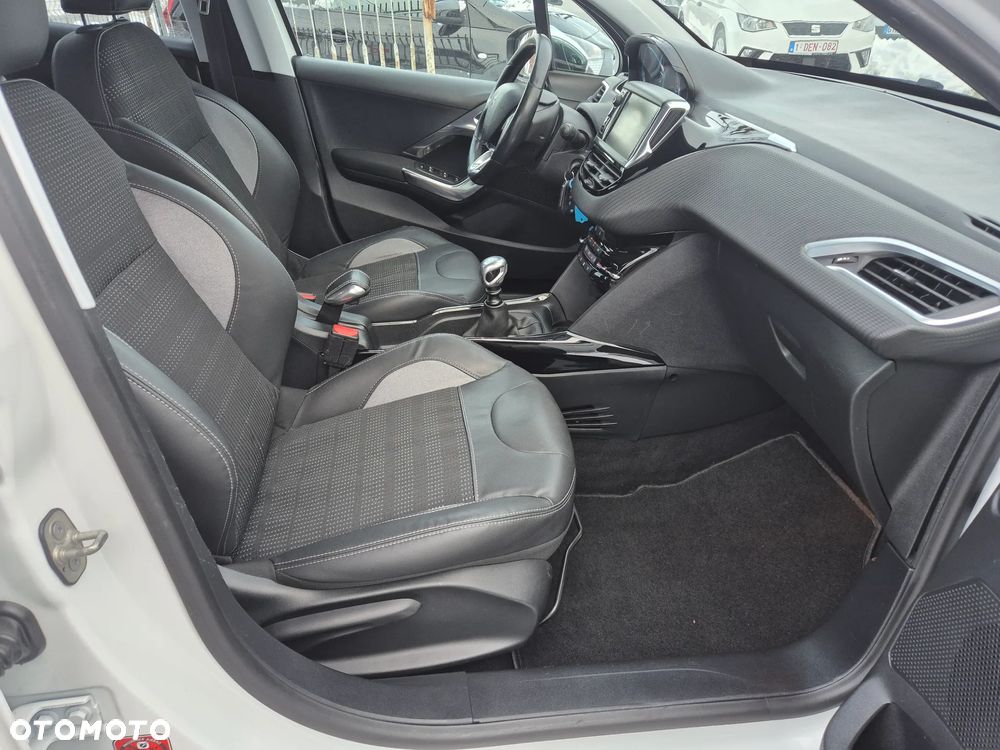 Peugeot 2008 1.6 BlueHDi Allure S&S - 28