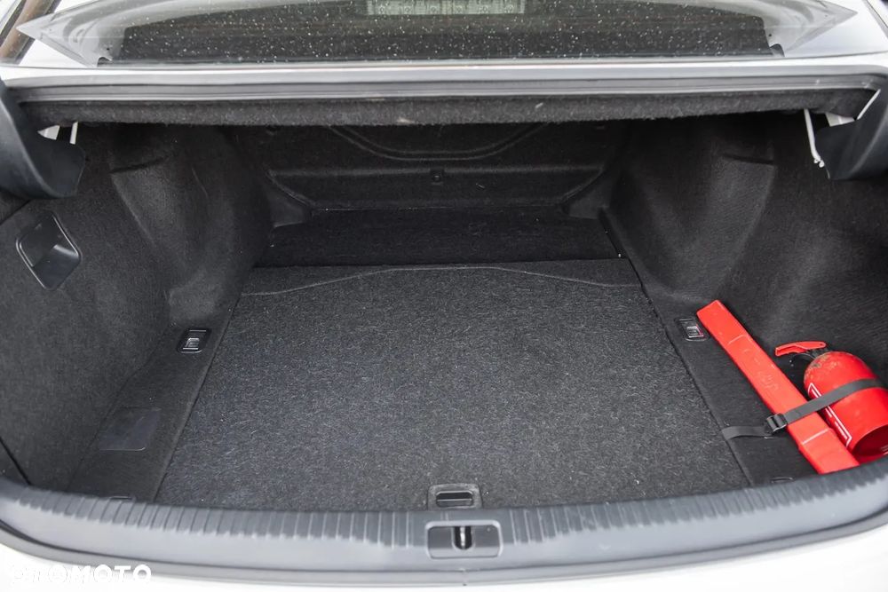 Lexus IS 300h Business - 32