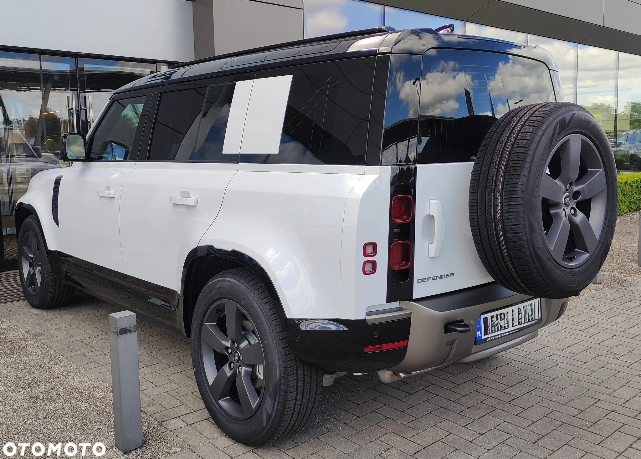 Land Rover Defender - 13