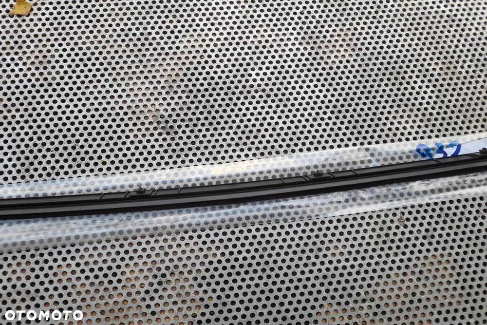 Mercedes W213 E Listwa Zgarniająca Uszczelka Drzwi Lewa Przód - 6