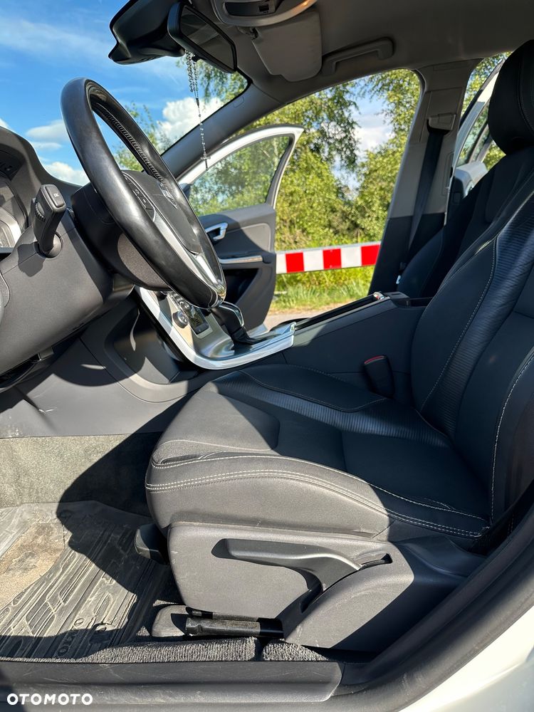 Volvo S60 D5 AWD Momentum - 15