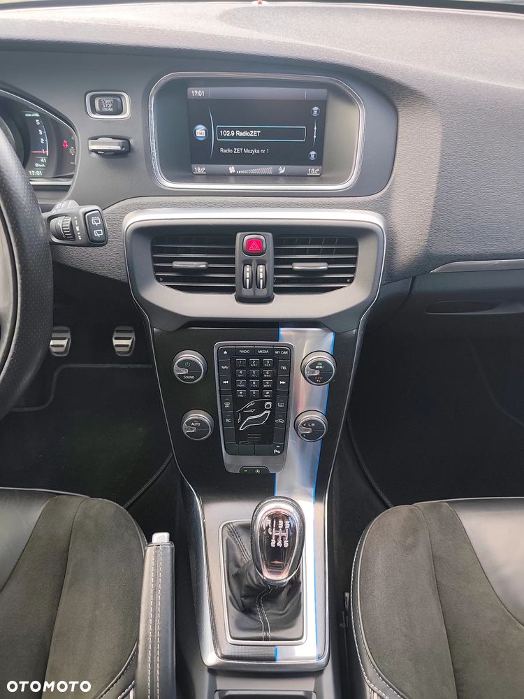 Volvo V40 D2 R Design - 12