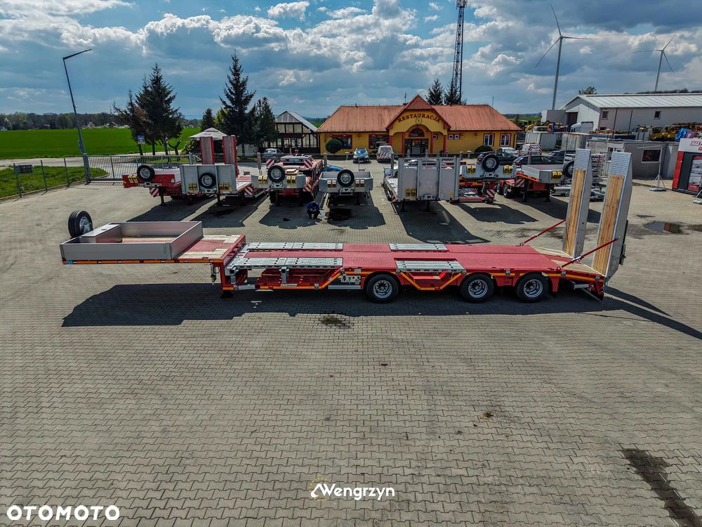 MAX Trailer 3 osiowe semi pod ciągnik lowdeck - 12