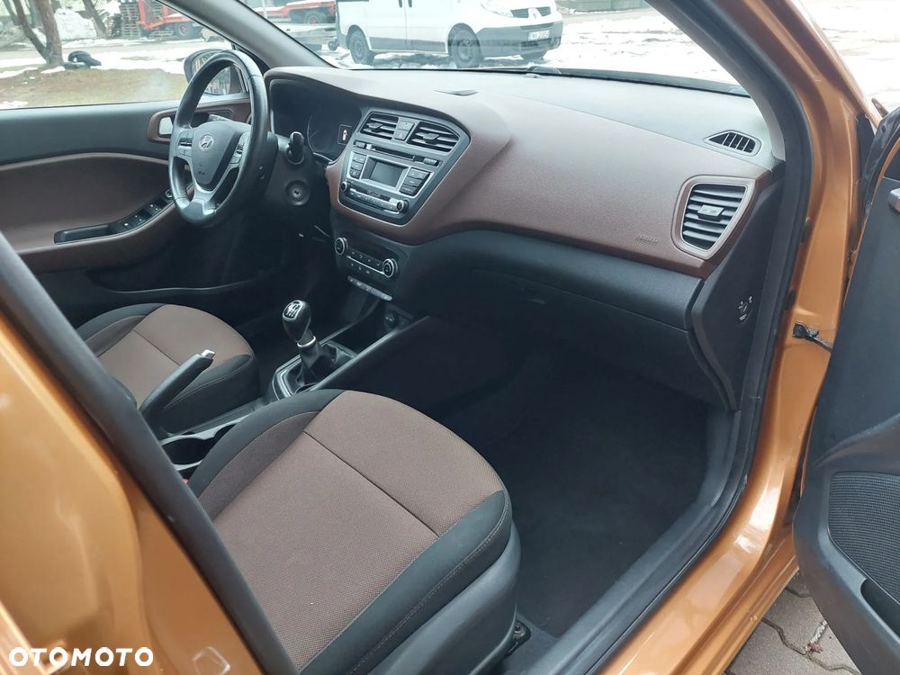 Hyundai i20 1.4 YES Gold - 11