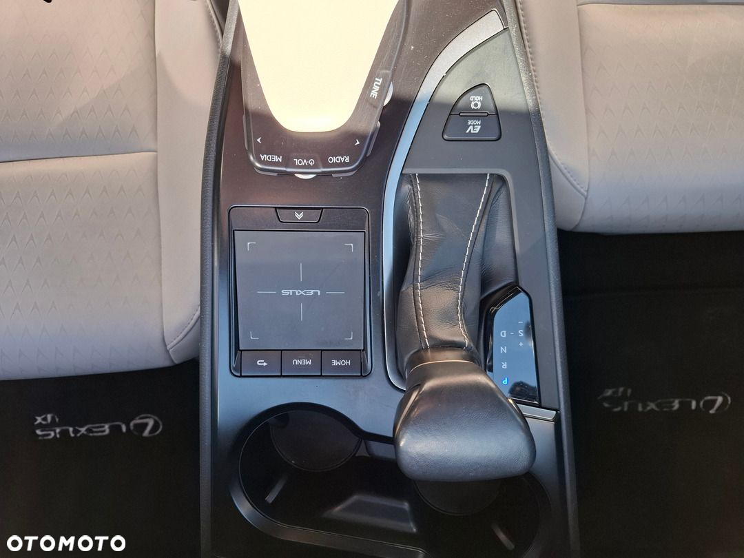 Lexus UX 250h GPF F Impression 2WD - 32