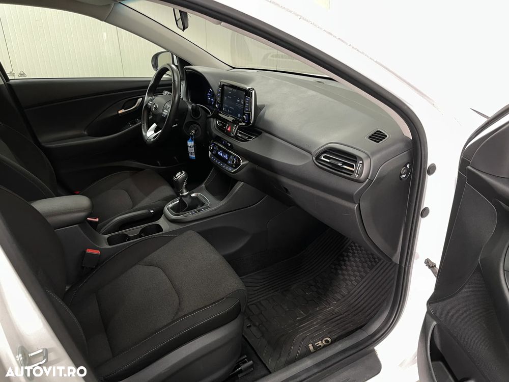 Hyundai i30 1.5 110CP M/T Highway - 9